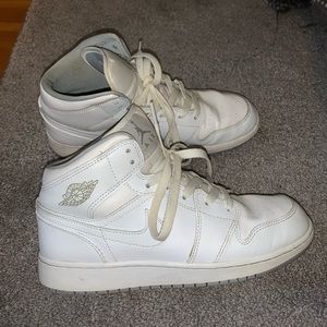 Jordan 1 Mid White Wolf Grey